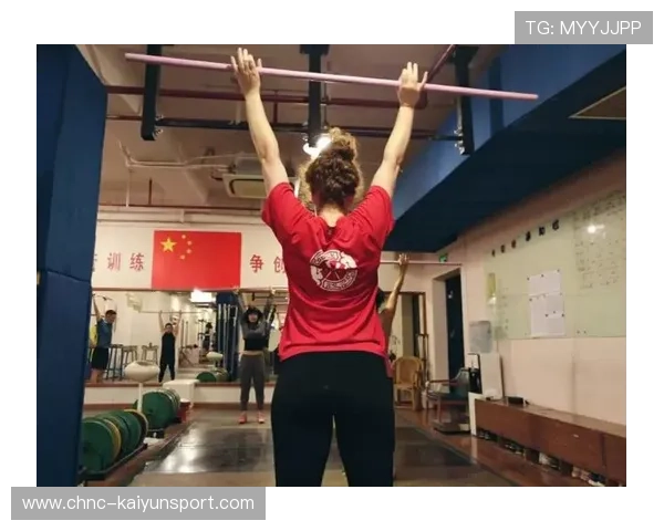 举重俱乐部推动青少年训练的家庭教育与互动机制,举重队训练基地